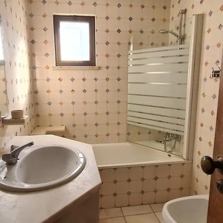 402 - Oura - 2 Bedroomed - Sea View Apartament