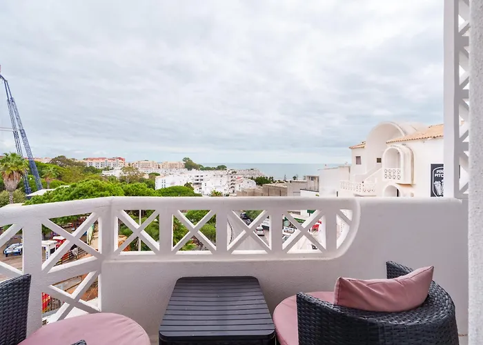 402 - Oura - 2 Bedroomed - Sea View Apartament