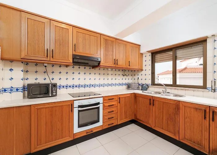 402 - Oura - 2 Bedroomed - Sea View Apartament *